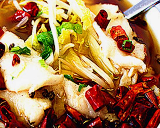 Sliced Fish Fillet in Hot Oil (SMALL) (沸腾鱼香水煮鱼-白菜底-豆芽底-小份)